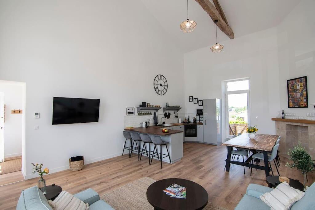 Treize Maison 3 Bed House In Centre Of Saint Severin Buitenkant foto