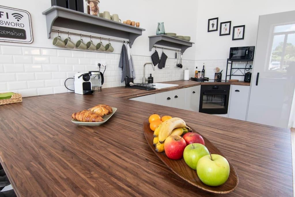 Treize Maison 3 Bed House In Centre Of Saint Severin Buitenkant foto