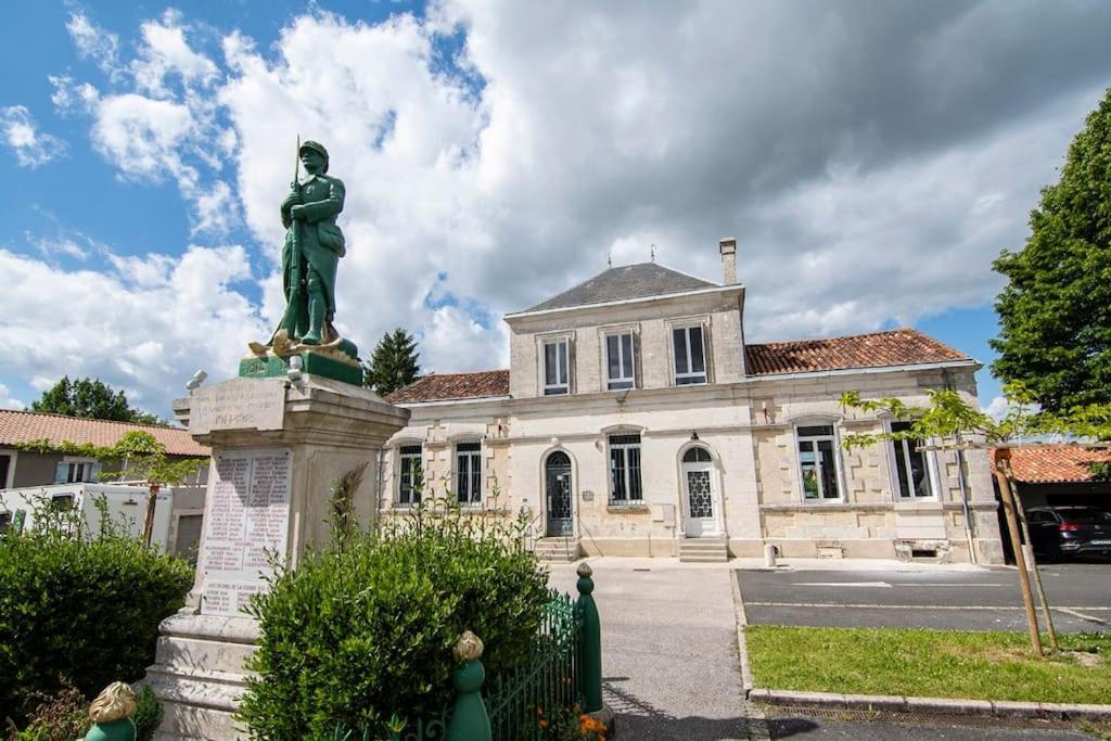 Treize Maison 3 Bed House In Centre Of Saint Severin Buitenkant foto